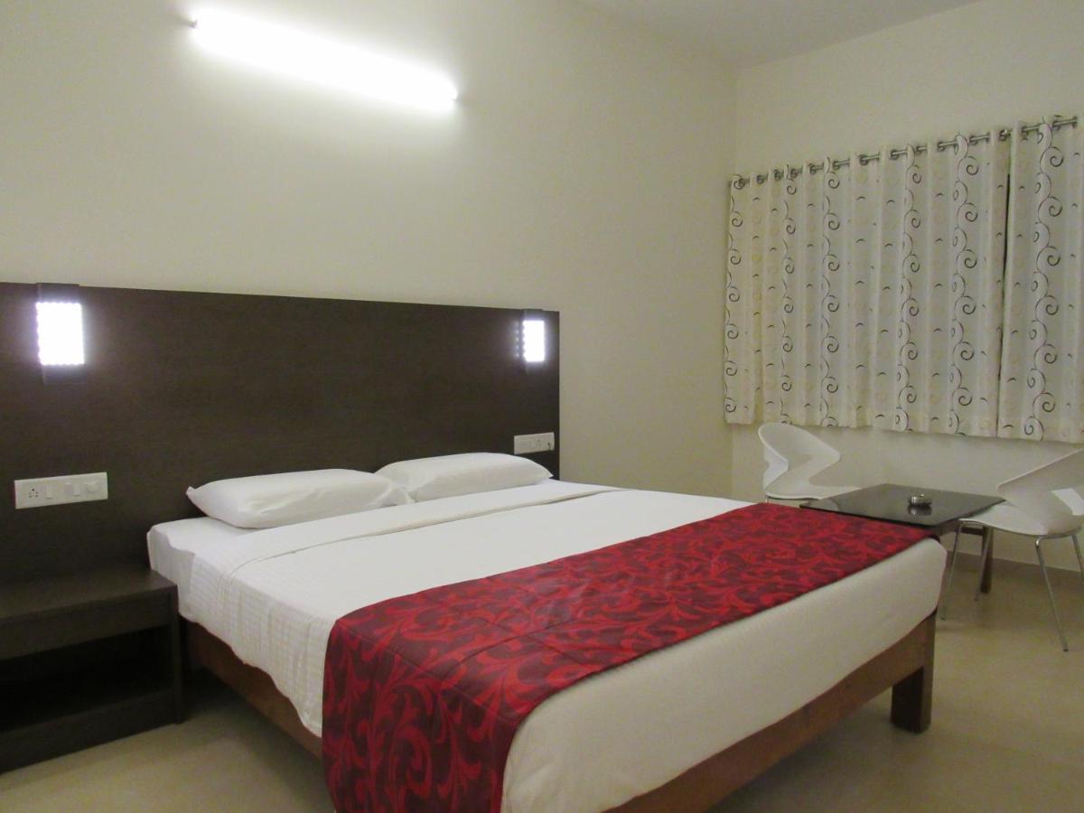 Palguni Residency Hotel Хасан Екстериор снимка