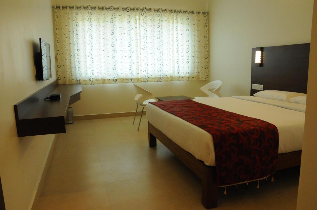 Palguni Residency Hotel Хасан Екстериор снимка