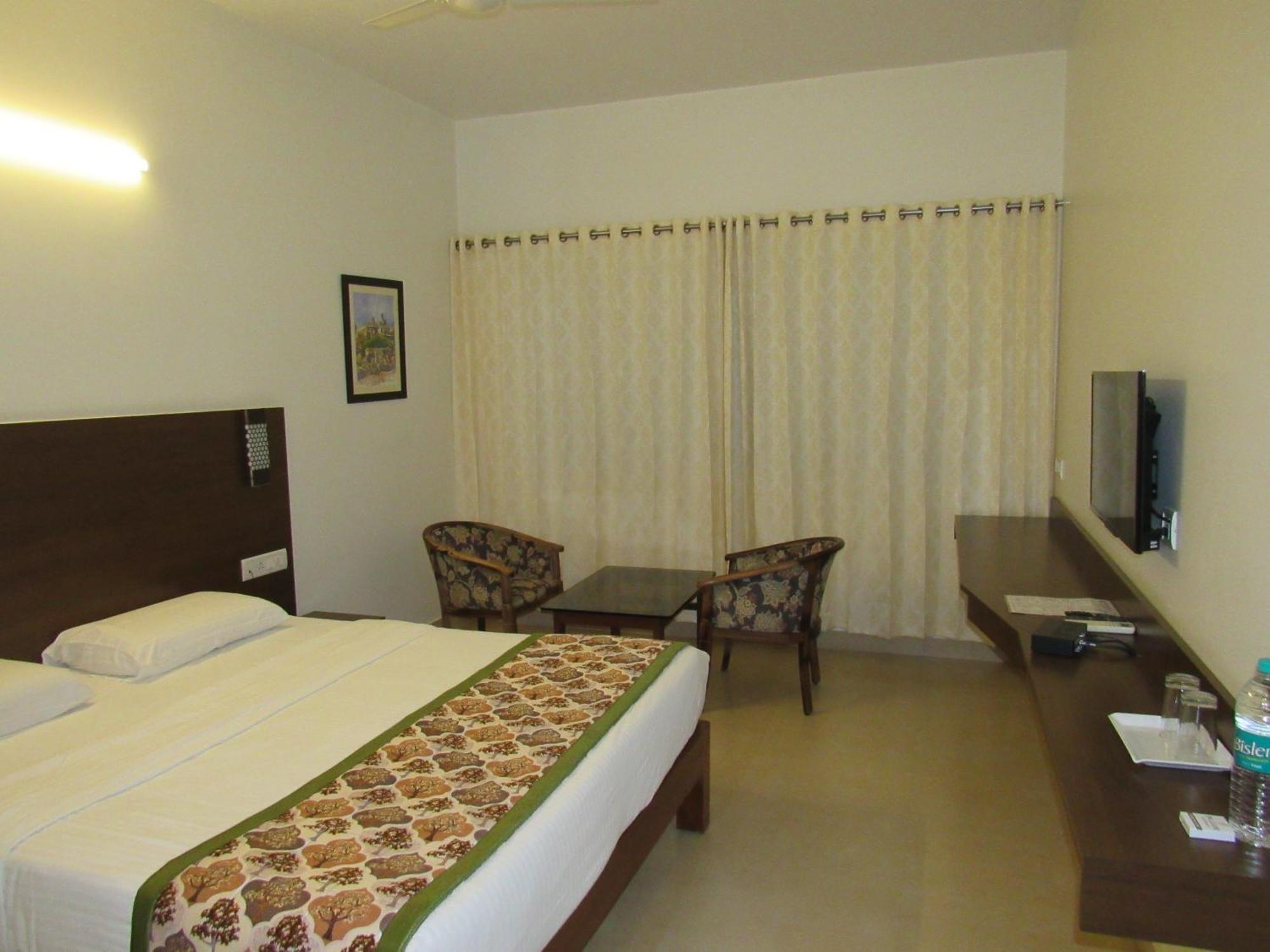 Palguni Residency Hotel Хасан Екстериор снимка