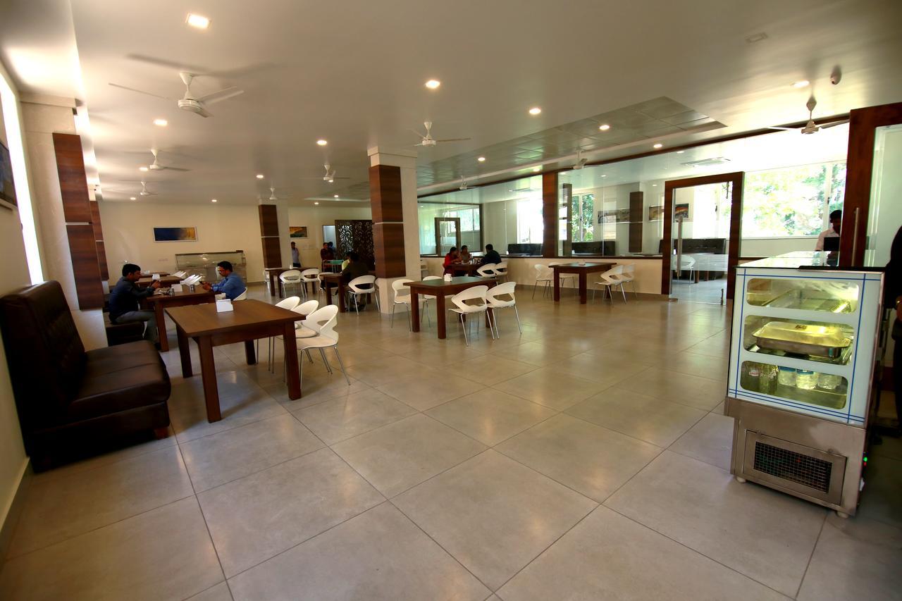 Palguni Residency Hotel Хасан Екстериор снимка