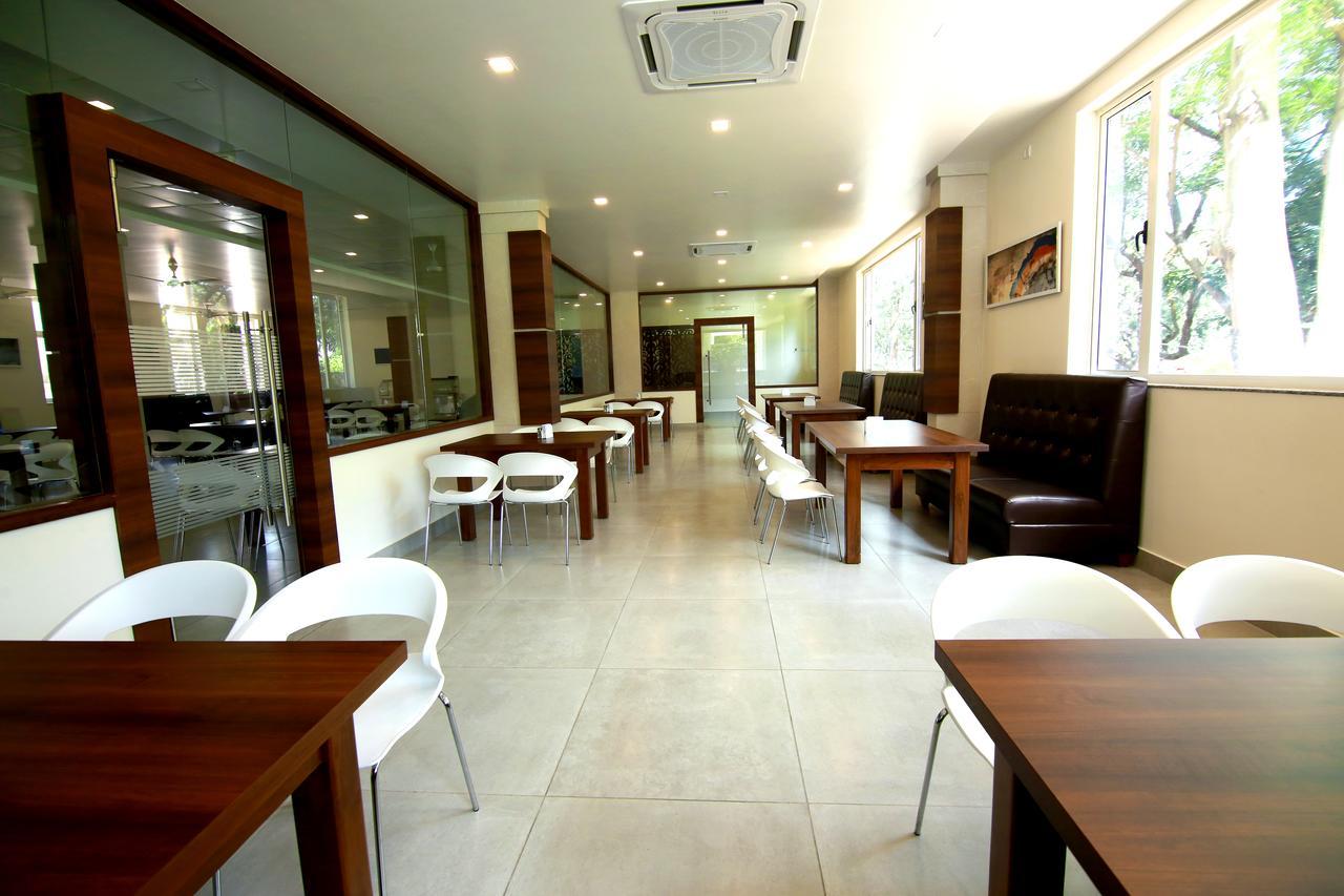 Palguni Residency Hotel Хасан Екстериор снимка