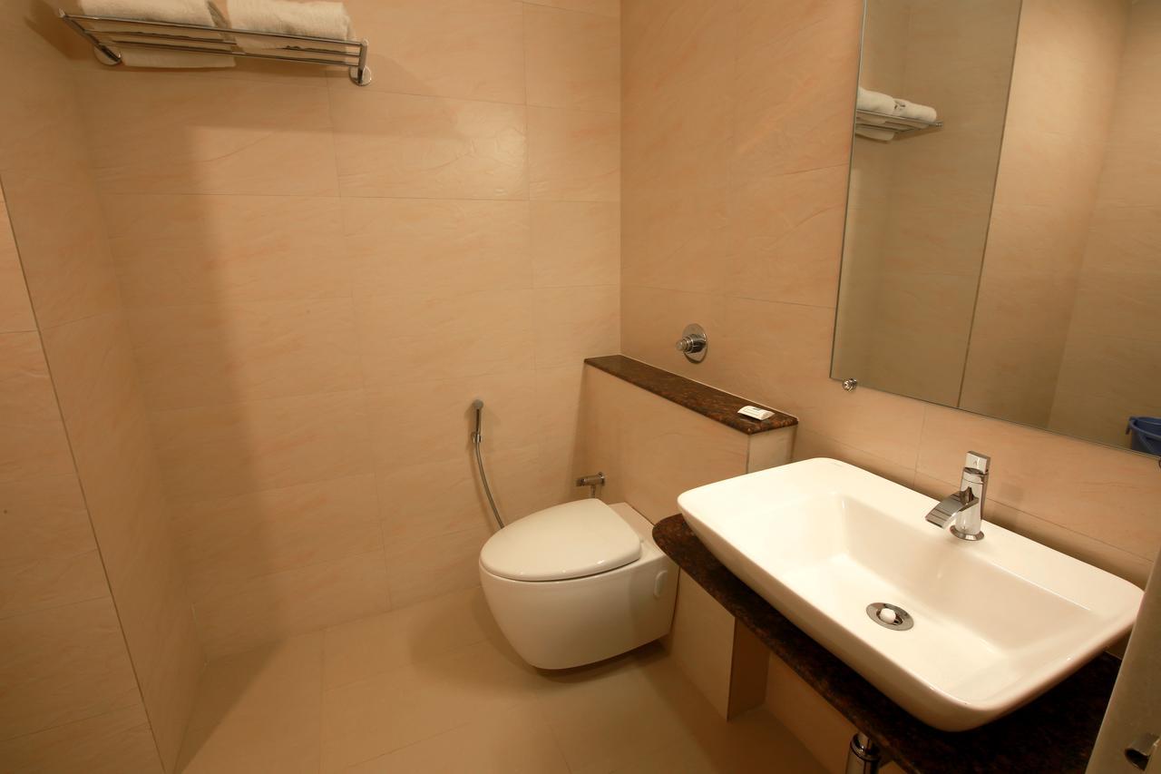 Palguni Residency Hotel Хасан Екстериор снимка