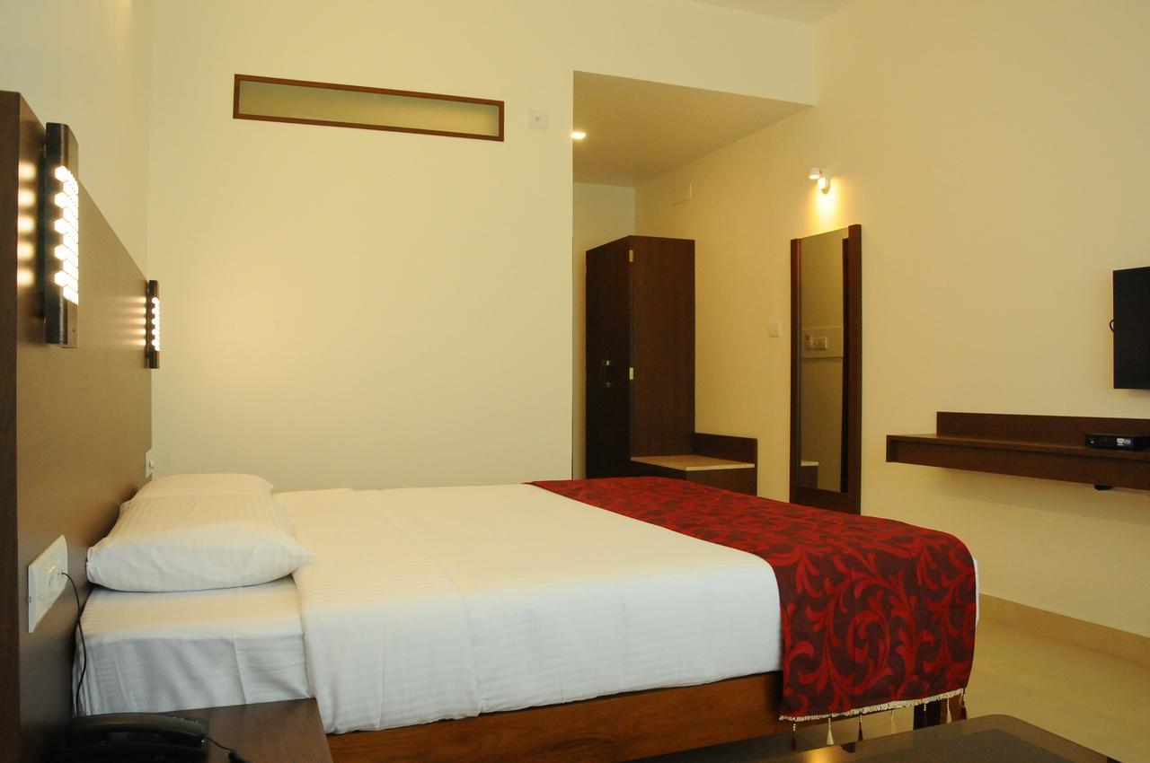 Palguni Residency Hotel Хасан Екстериор снимка