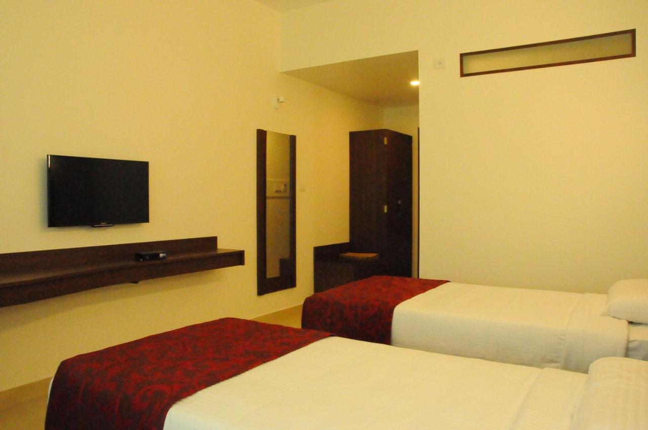 Palguni Residency Hotel Хасан Екстериор снимка