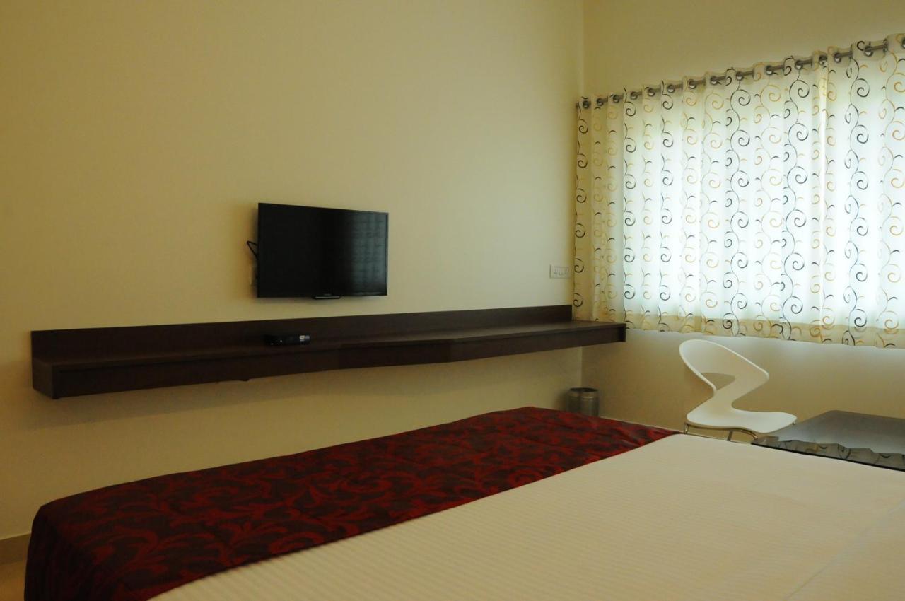 Palguni Residency Hotel Хасан Екстериор снимка