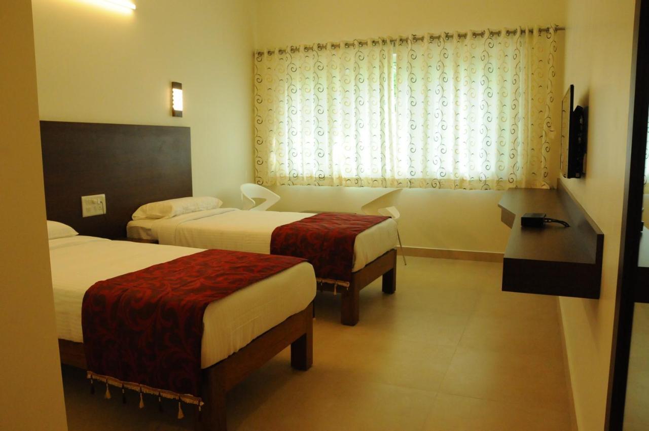 Palguni Residency Hotel Хасан Екстериор снимка